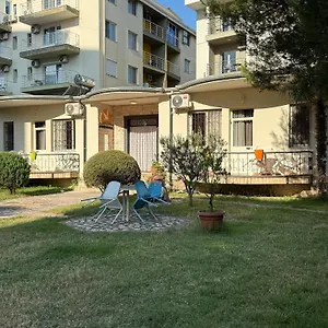  Guest house Guroal House